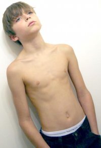 lyfewyrisyn's profile picture. Выйти из твиттера -> Закрыть ноутбук -> Залезть в постель -> Разблокировать телефон -> Зайти в твиттер.