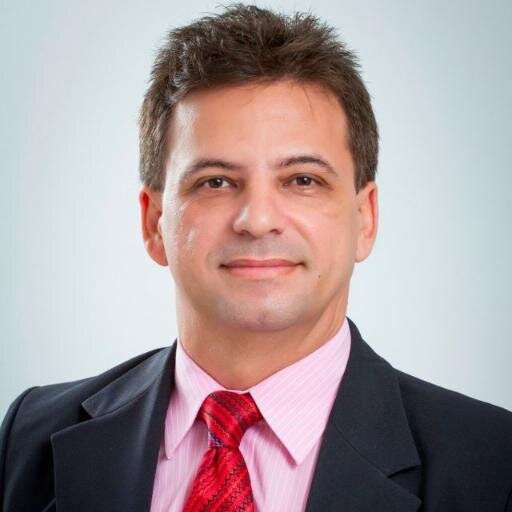 Profissional do mercado de negócios, professor, consultor e palestrante.
