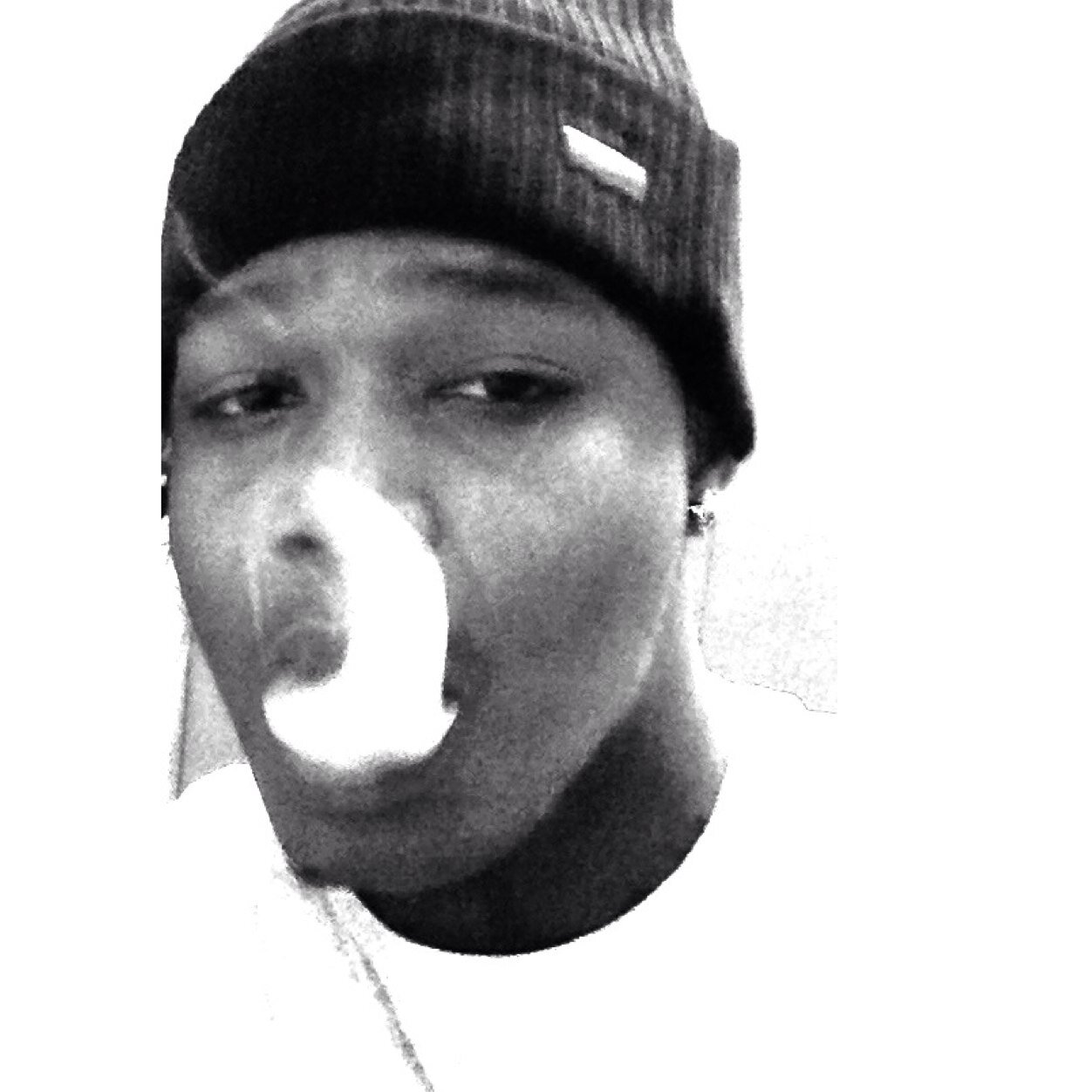 Young hot unsigned artist on the rise. GBG dopeboy gang. Check out the soundcloud page GBG young roc. Email  deshawncarter418@yahoo.com