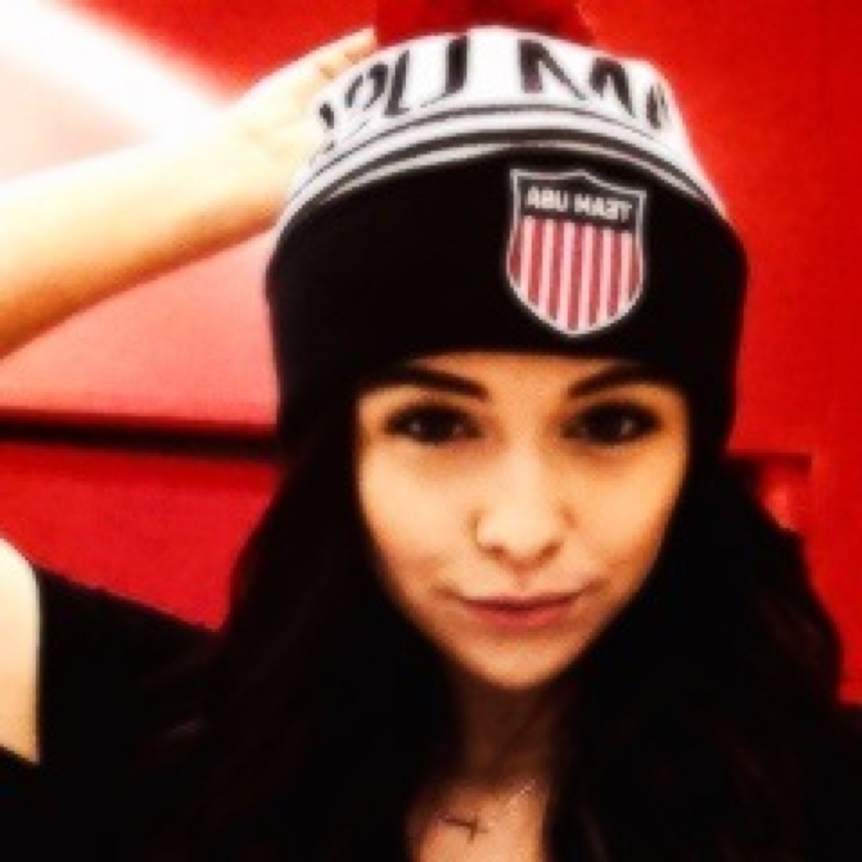 ❤️Camila, Calum, Caitlin, Holland, Luke ❤️Princesa, lechera y aveces youtuber. Estoy en una banda, ¿quieres choripan? Lo digo enserio, no se tocar nada.
