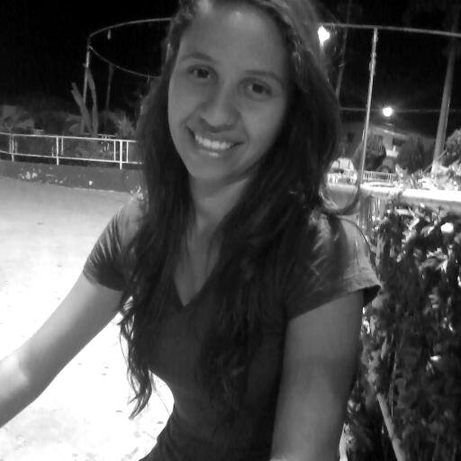 Virgiana,  baiana,  estudante, torcedora do Bahia, ansiosa, Amo  música sertaneja, fotos, internet, e... apaixonada pela vida :)