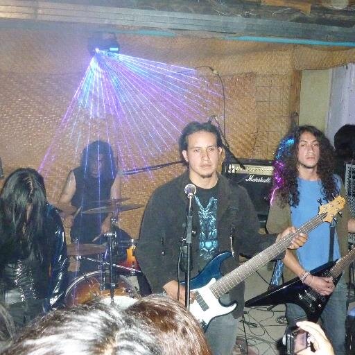 Disfruto de la música. Ateo.