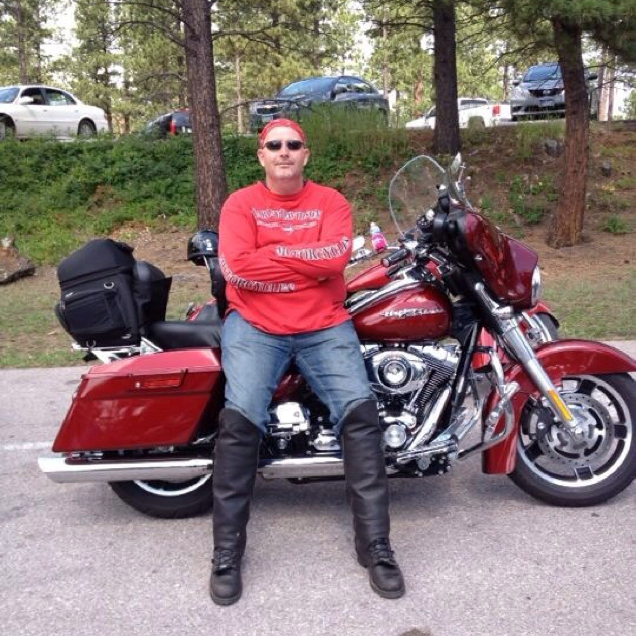 Girl dad, sales/manager, limousine/bus driver. I enjoy travel, riding my Harley and fishing when I can.