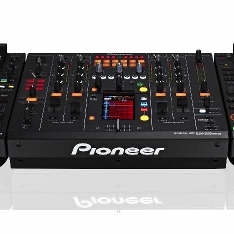 We help & inspire DJ's to become DJ's