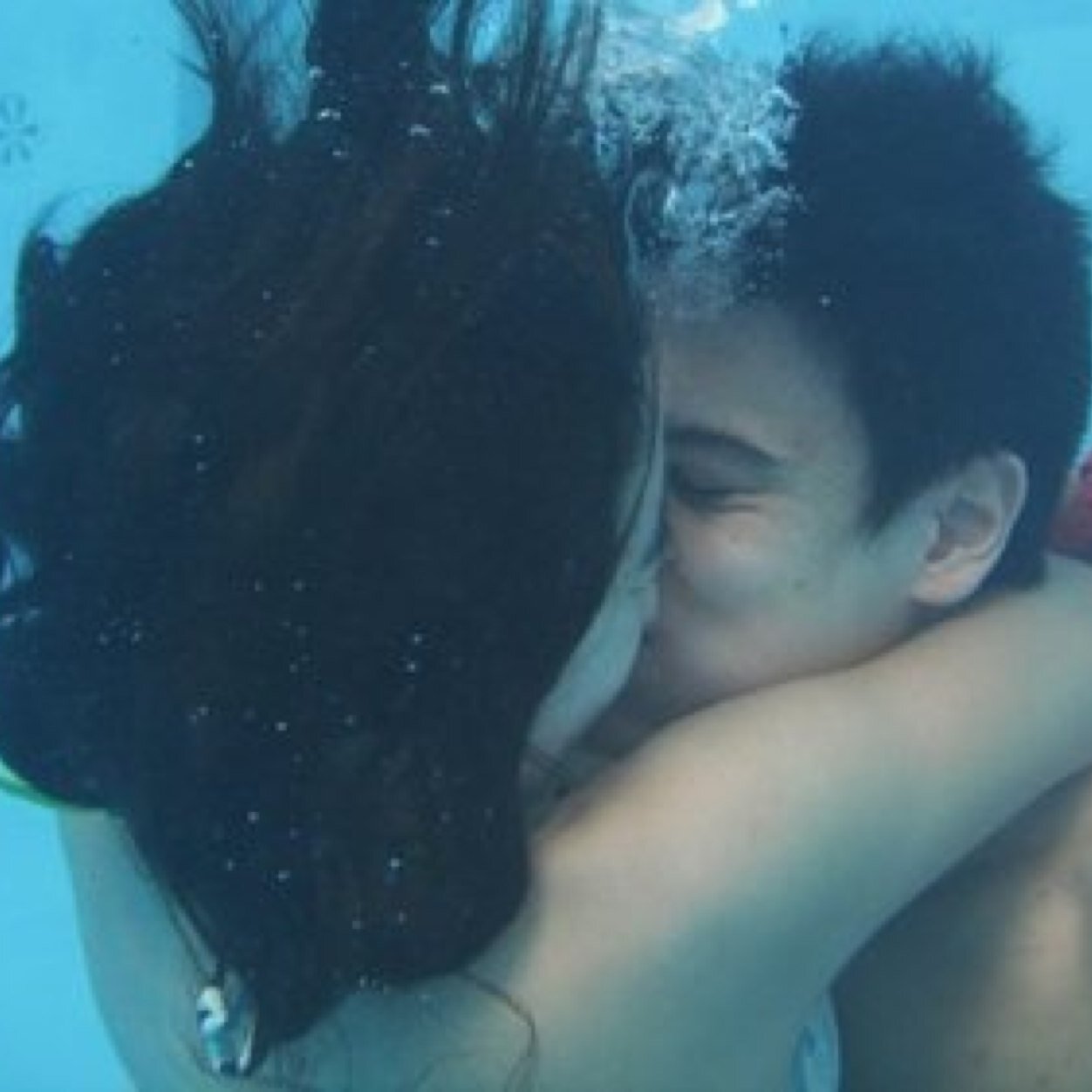 Nella vita sono importanti non i momenti in cui respiri, ma quelli che il respiro te lo tolgono~tutto è piu bello se è con te