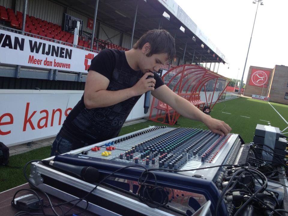 Toby036's profile picture. TP AV Services | Geluid | Licht | DJ | Video | Broadcasting | Vrienden! |