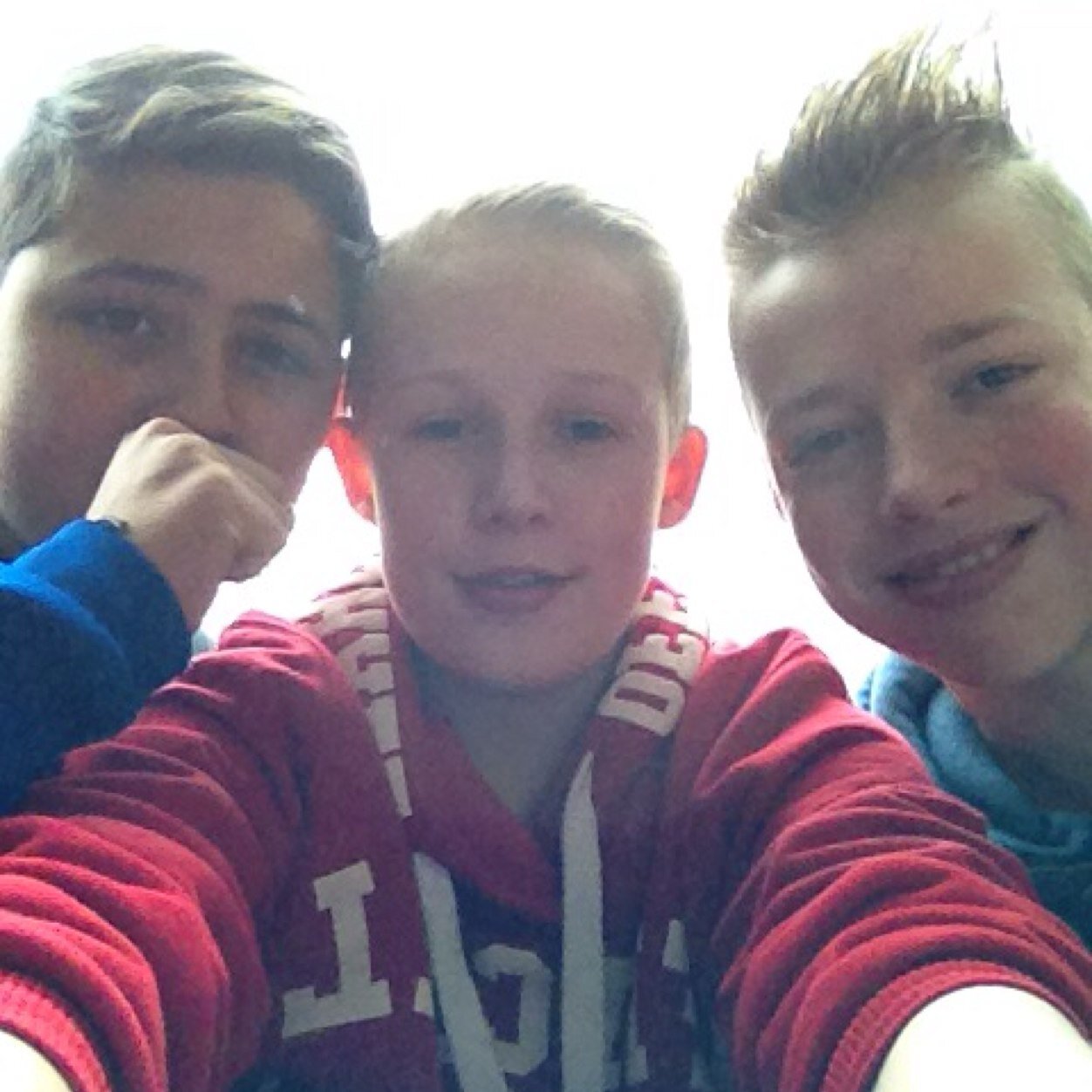 Houden van mijn honden Familie boven alles Hobby's motor rijden kickbox wie niet waagt wie niet wint wie niet neuk krijgt geen kind taemyokie w/ djevi