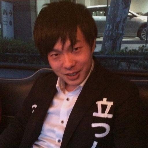相互フォロー１００％
立つんだ横山　
大分県別府市出身

２６歳で会社を辞めて、デザイン会社を創設。その後、倒産を経て、数々のバイトを経験しながら、
現在、個人事業主で事業を行う。
年収がサラリーマン時代よりも倍になるも、また一旦その事業を辞めて、０に戻った！？その真実はいかに！？
