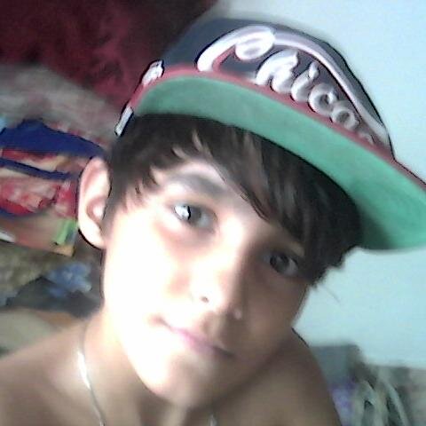 Eu me acho bonito porque se eu não me achar quem vai né