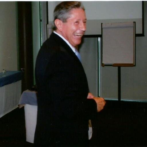 Asesor. Coach y Capacitador empresarial con más de 20 años de experiencia. http://t.co/d3VoiMnEK7