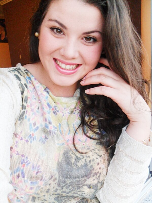 Olá , tenho um blog que fala sobre o universo feminino e principalmente , maquiagem ! Visitem : http://t.co/sDLgKV8K0G