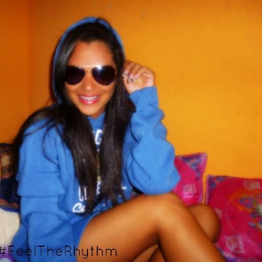 Tengo Miles De Defectos y cosas Que me Hacen Ser diferente Al Resto.
 Pro Siendo haci..
 Soy Inmensamente FELIZ:D