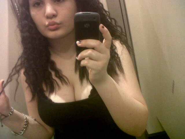 Elmas1994's profile picture. 