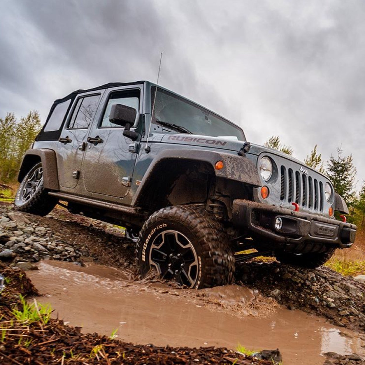 Jeep_Addict06's profile picture. .-(Ó|||||||Ò)-.