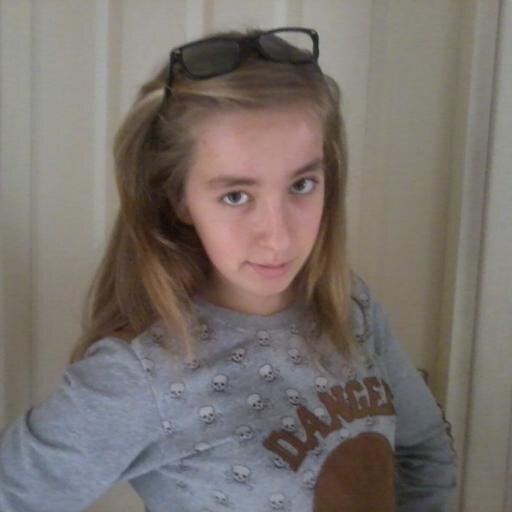 Ayse_2011's profile picture. sadece dön bak arkana ; o eski benden eser varmı ?