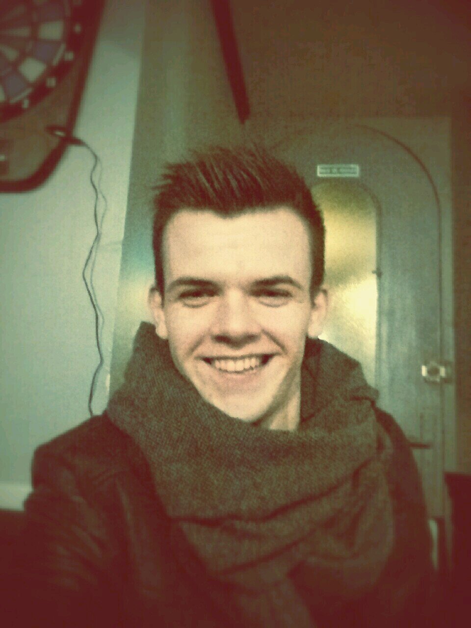 20y/o. Étudiant. Paris.