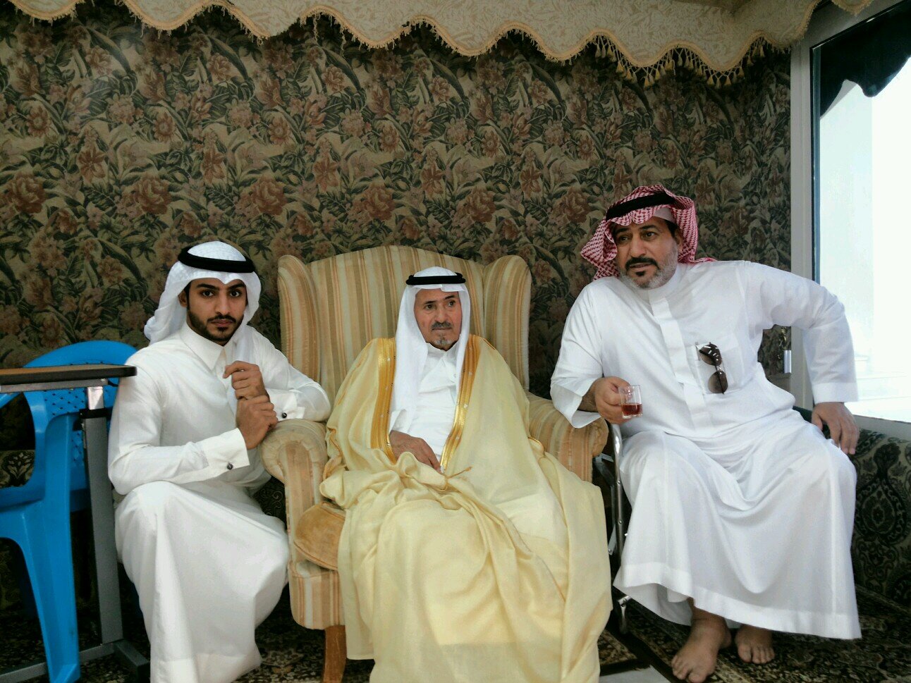 آنا على بييض النوآيا تربيت  ونفوس خلق الله على مآ تربت ..&