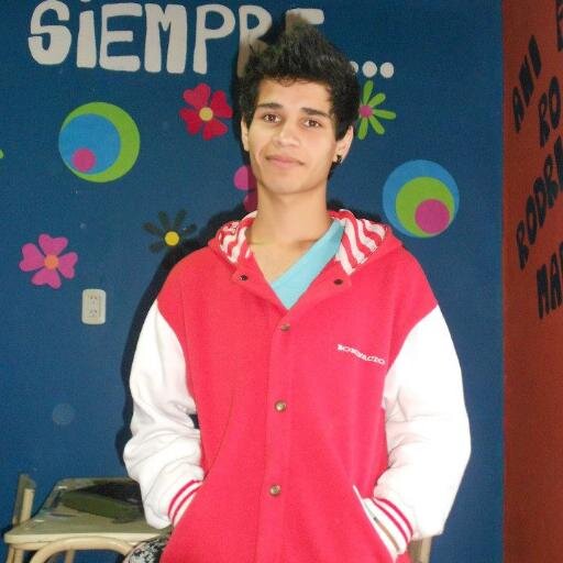 Me gusta dibujar anime,vivo en mi mundo, adicto a la xbox y al lol. Futuro Analista de Sistemas #AntiMateAMorir
