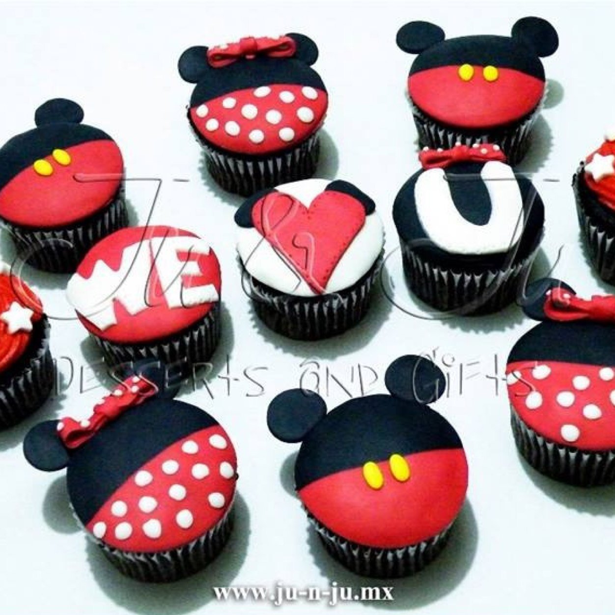 Enviamos Emociones a Domicilio para todo tipo de ocasiones. #Cupcakes, #Manzanas Ju, Mesa de #Snacks, #Bombones, #Galletas y mas. Tel. 55 3997-7311