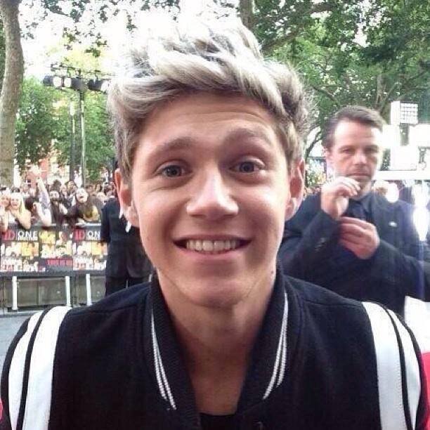 Niall não saia da Banda :( nós te amamos não ligue para esses recalcados
Niall I Love You
Directioners I Love You Niall Horan 3