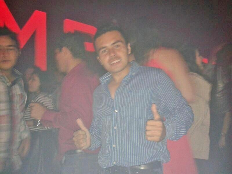 relaciones publicas en W-Diviertete 20 años estudiante.. Amante de la Fiesta.. Ing. en Administracion