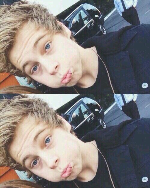 ~25O52O13~ 1OO72O14 ~ 11O72O14                                                             -Cimorelli follows 4/5Midnight Red follow- Met 5SOS.