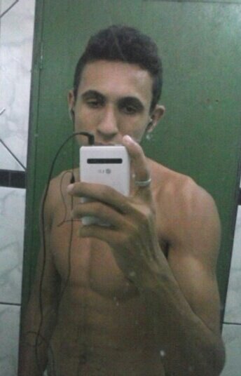 Elα é perfeitα, mαs tem inúmeros defeitos.
Elα fαlα αlto, gritα, dá gαrgαlhαdαs, mas se fαz de tímidα. #fato 
Elα é sαntα, mαs sabe provocαr ★