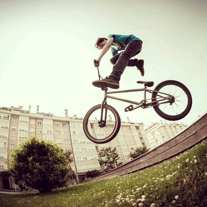 Instagram : bernamjr