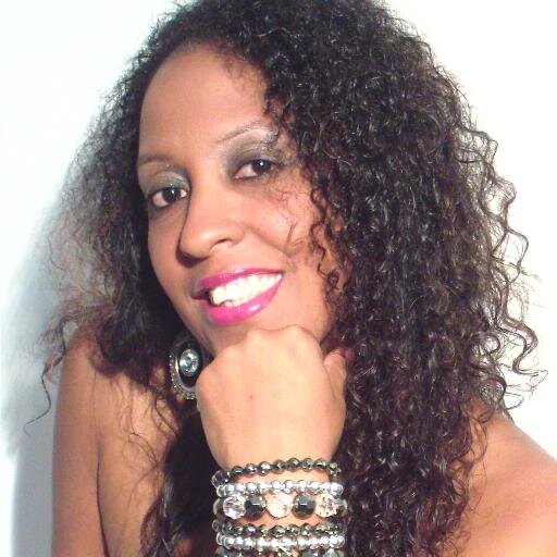 Plus connue sophia Rabaille-Residu /Mauricienne 'chanteuse du zouk