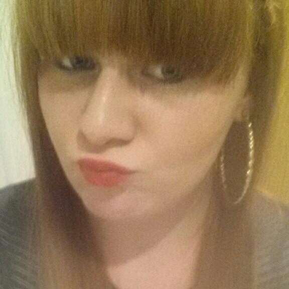 Carmen1Louise's profile picture. Roll roll roll your joint , twist it at the ends , light it up and take a puff now pass it to your friend :)