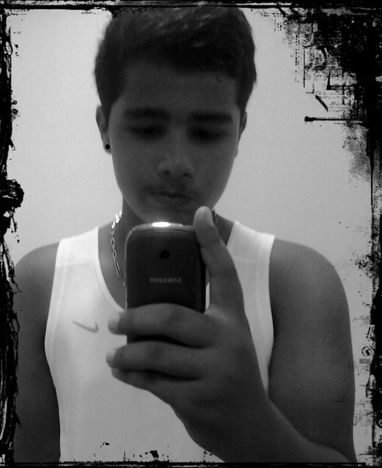 SOU FELIZ DIGO OQUE PENSO NÃO OQUE QUEREM OUVIR .sou louco sim e não ligo para a opinião das pessoas contra mim.e para todos aqueles que me odeiam: FODA-SE _|_