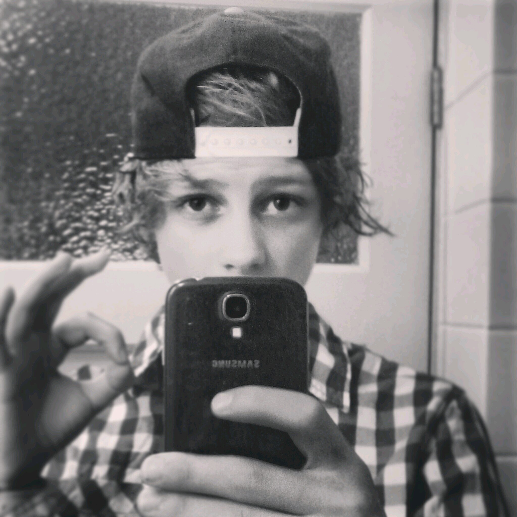 · hoi · 14 y/o · instagram: @RVDK_X ·