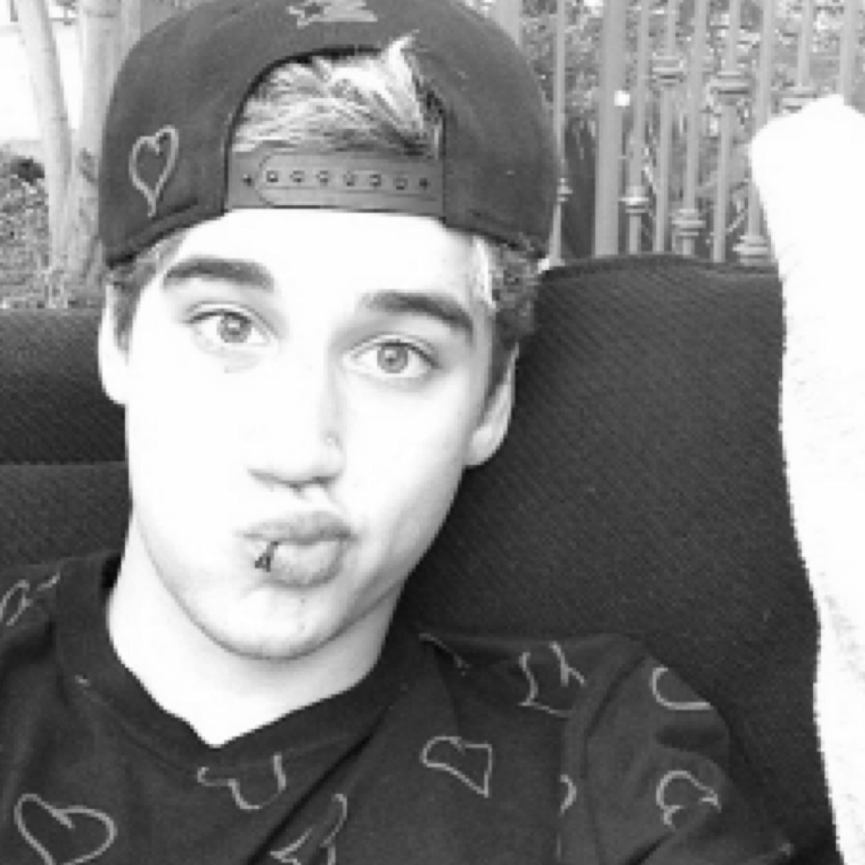 this is a free follow from @cliffordcondom :)