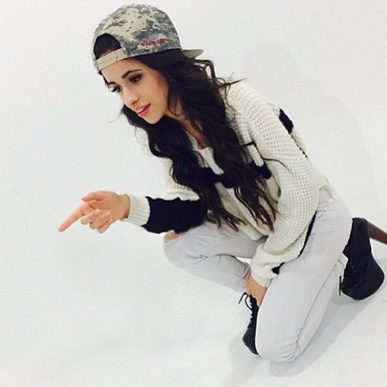 I'm Alice! I'm the good girl i guess? But I love a good party Bi | single | 20 years old