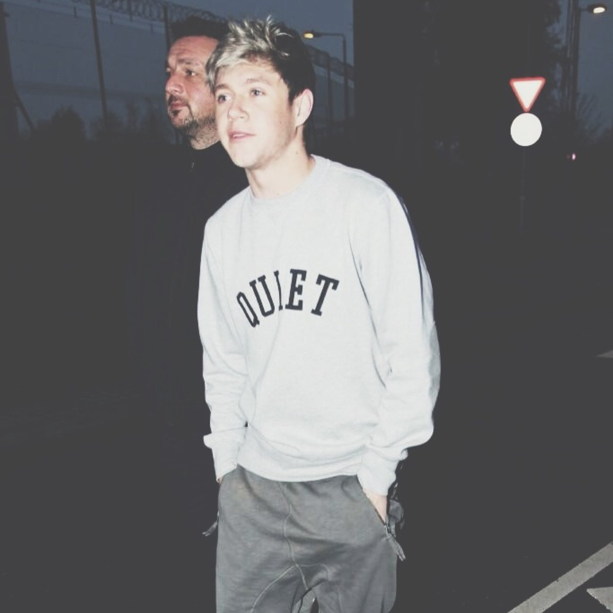 follow @cxntmalik  ily
