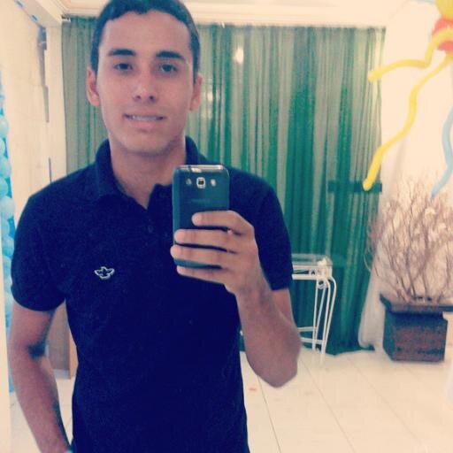 22 Anos, Católico, Músico. Determinado a vencer na vida
