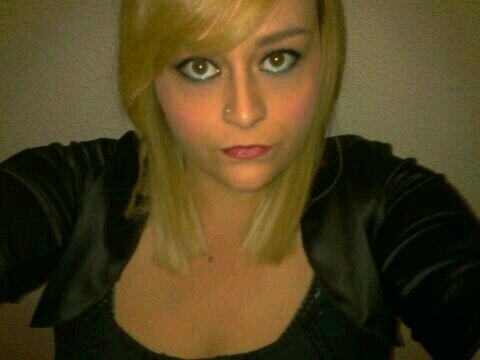 Blondine.La nieta de Carmen.Un día intente ser normal y fueron los peores 5 min d mi vida.Ni los buenos son tan buenos,ni los malos son tan malos.Atletista 200%
