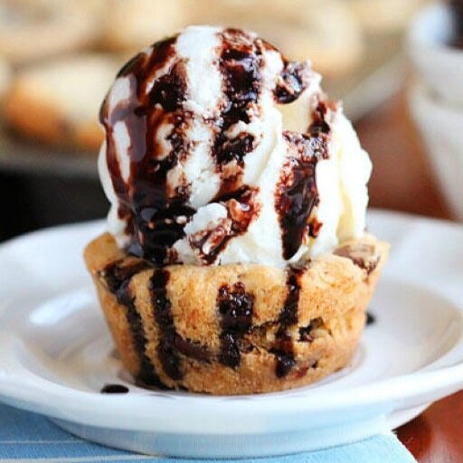Tweeting Mouthwatering Food