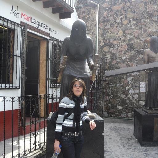 Antropóloga, Profesora en la UCV, Magister en Planificación del desarrollo y Filosofía en Ciencias Humanas. Emprendedora