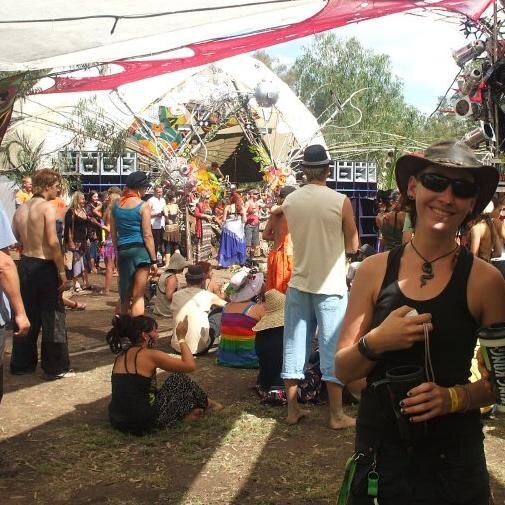 Loves to play dark minimal tech out of big phat speakers.!