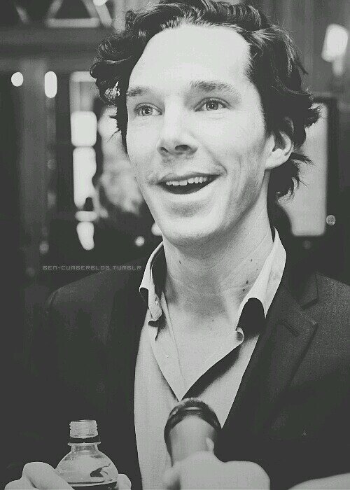 raggedy_whovian's profile picture. karen gilan tweeted me once and that was pretty cool