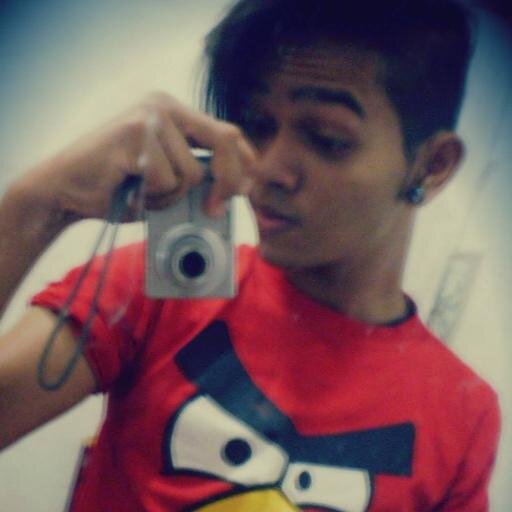 Ideal seria que todas as pessoas soubessem amar o quanto que sabem fingir.