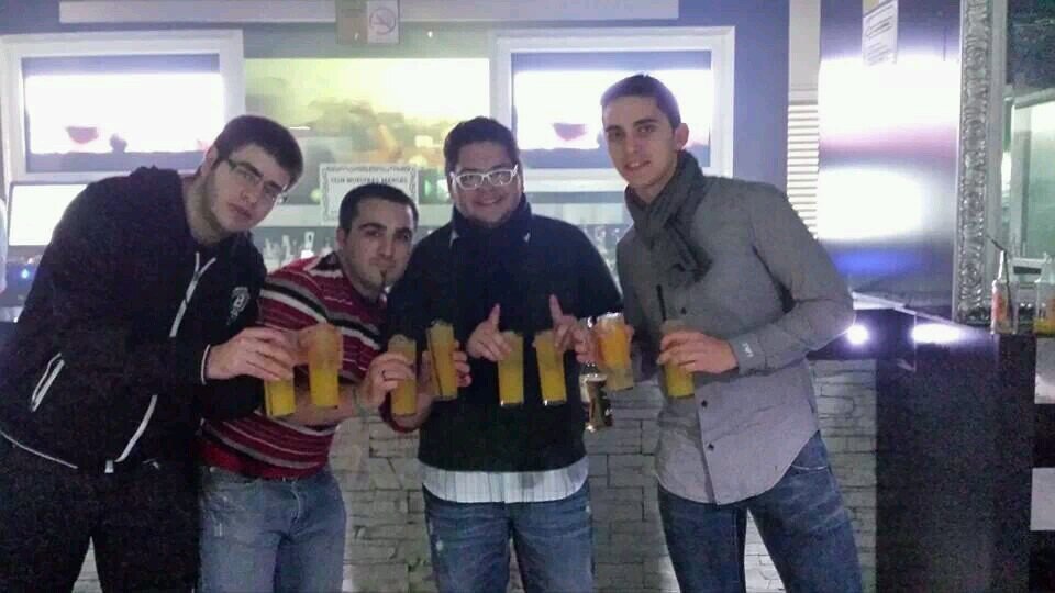 Apasionado del deporte en general, y del futbol en particular.Estudiante de Ingieneria Electronica Industrial y Mecánico Naval. RC Celta de Vigo