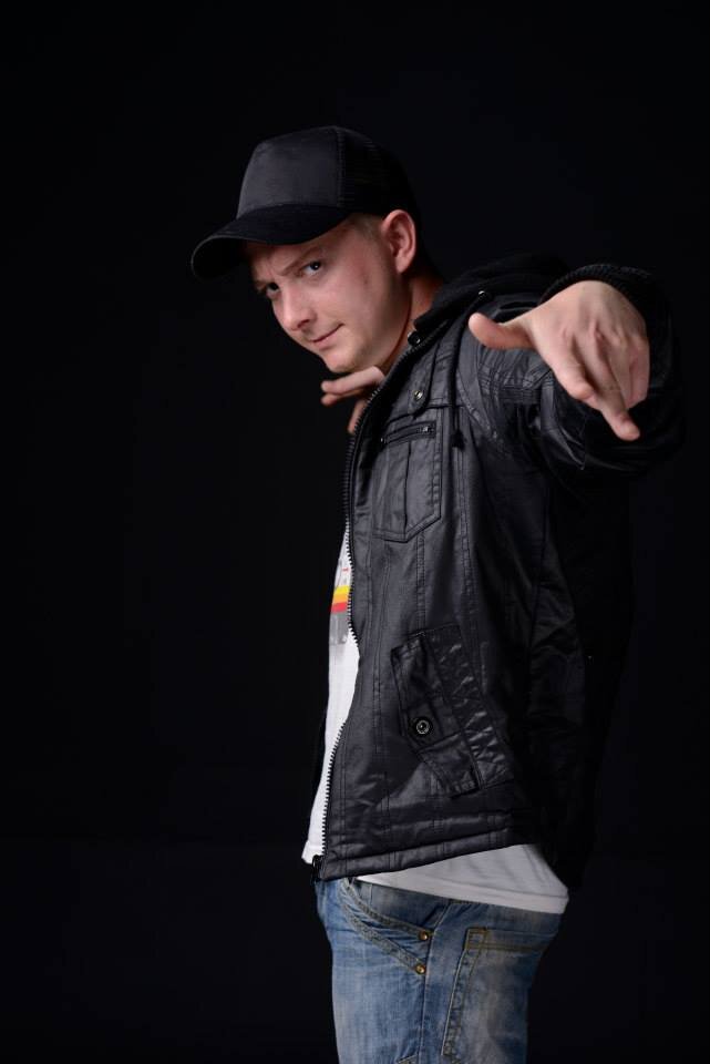 Mc/Rapper/Vocal Artist , aiming to inspire truth and positive ViBeS!!!! To PromOtE PeaCe lOve and TogeTherNess!!!!