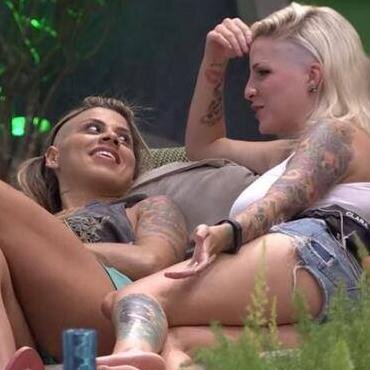 Ninguém é igual a ninguém. Todo o ser humano é um estranho ímpar.             s2 Claressa s2