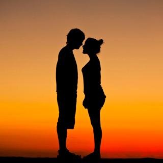 lovelobetest's profile picture. 恋愛上手になるための心理テストをつぶやいています。短くて簡単なものばかりなのでちょっとした空き時間などに楽しんで下さい。