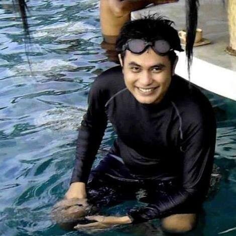 erwinchiwink's profile picture. Linux Mint 12 take it and use it....