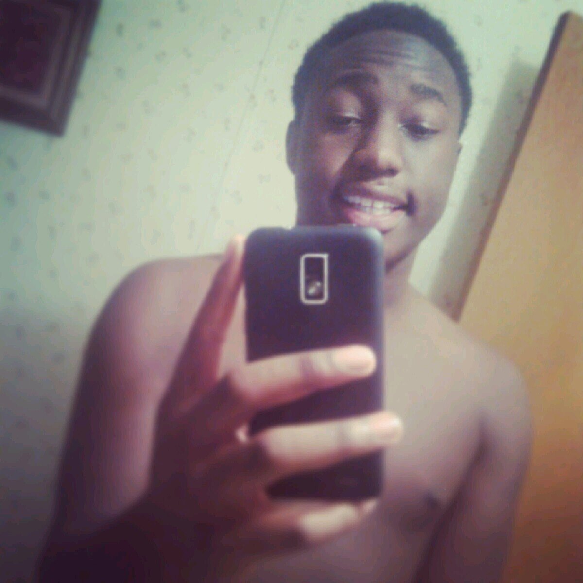 therealladre's profile picture. shit poping