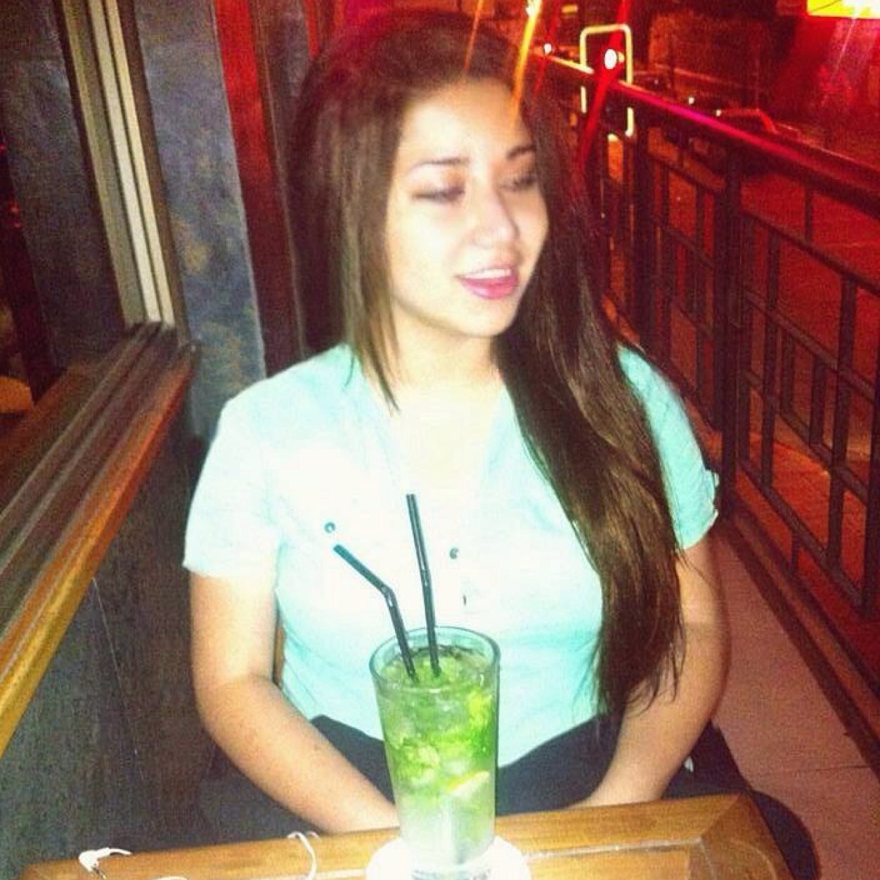 Artist, designer, addicted to coffee, I love sushi, dreamy, happy. / Música , diseñadora , adicta al café, sushilover, soñadora, feliz.