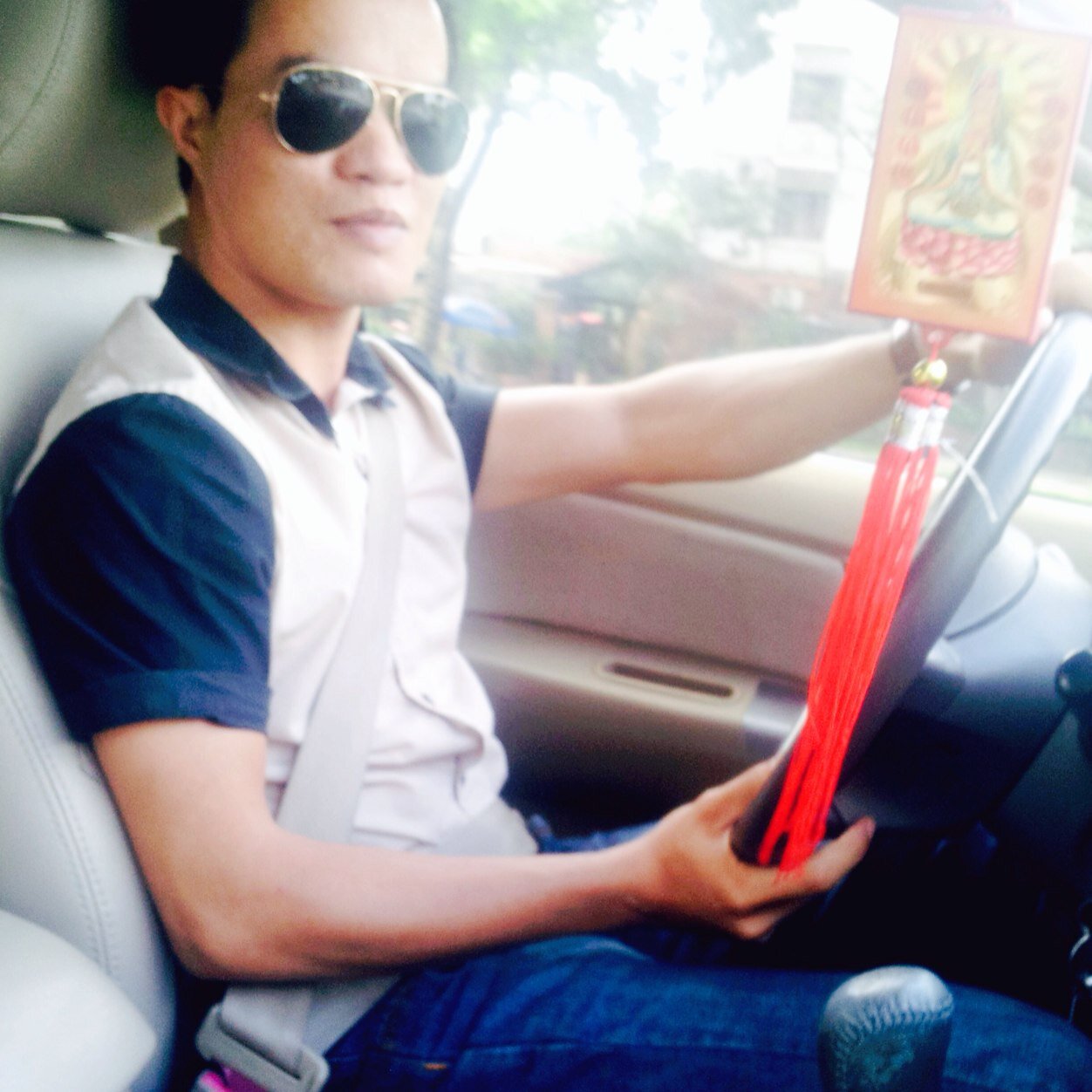 Trên thông thiên văn, dưới tường địa lý, ở giữa am hiểu các loài trym :))